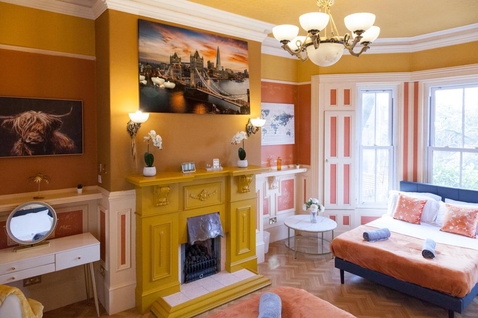 The Gold In A 6 Bedroom Victorian Shared House, Sleeps 4, Super King Bed, Double Bed Apartment Manchester