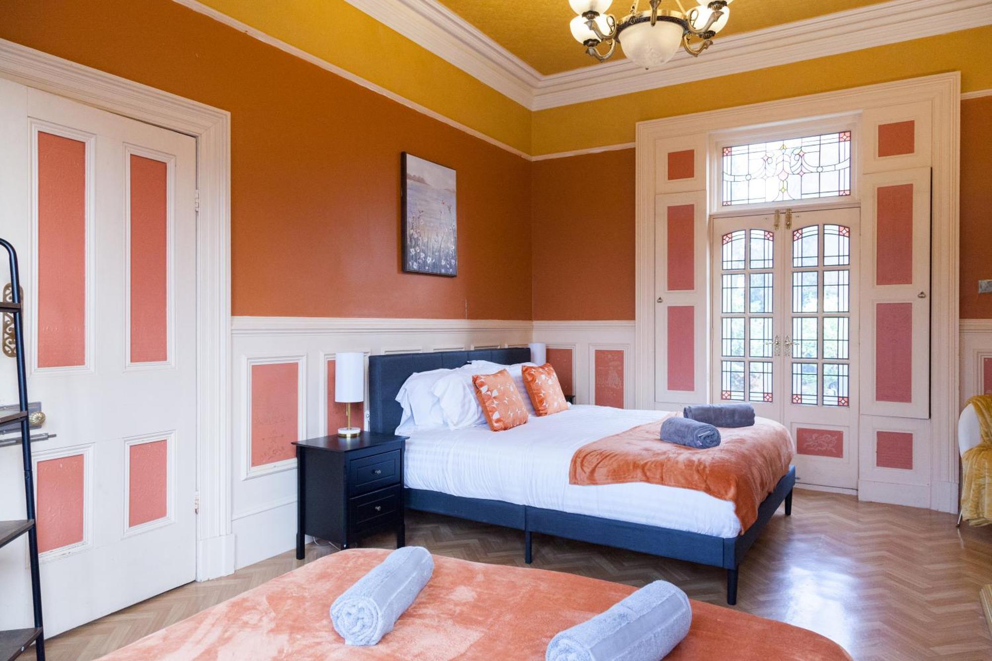 The Gold In A 6 Bedroom Victorian Shared House, Sleeps 4, Super King Bed, Double Bed * Manchester