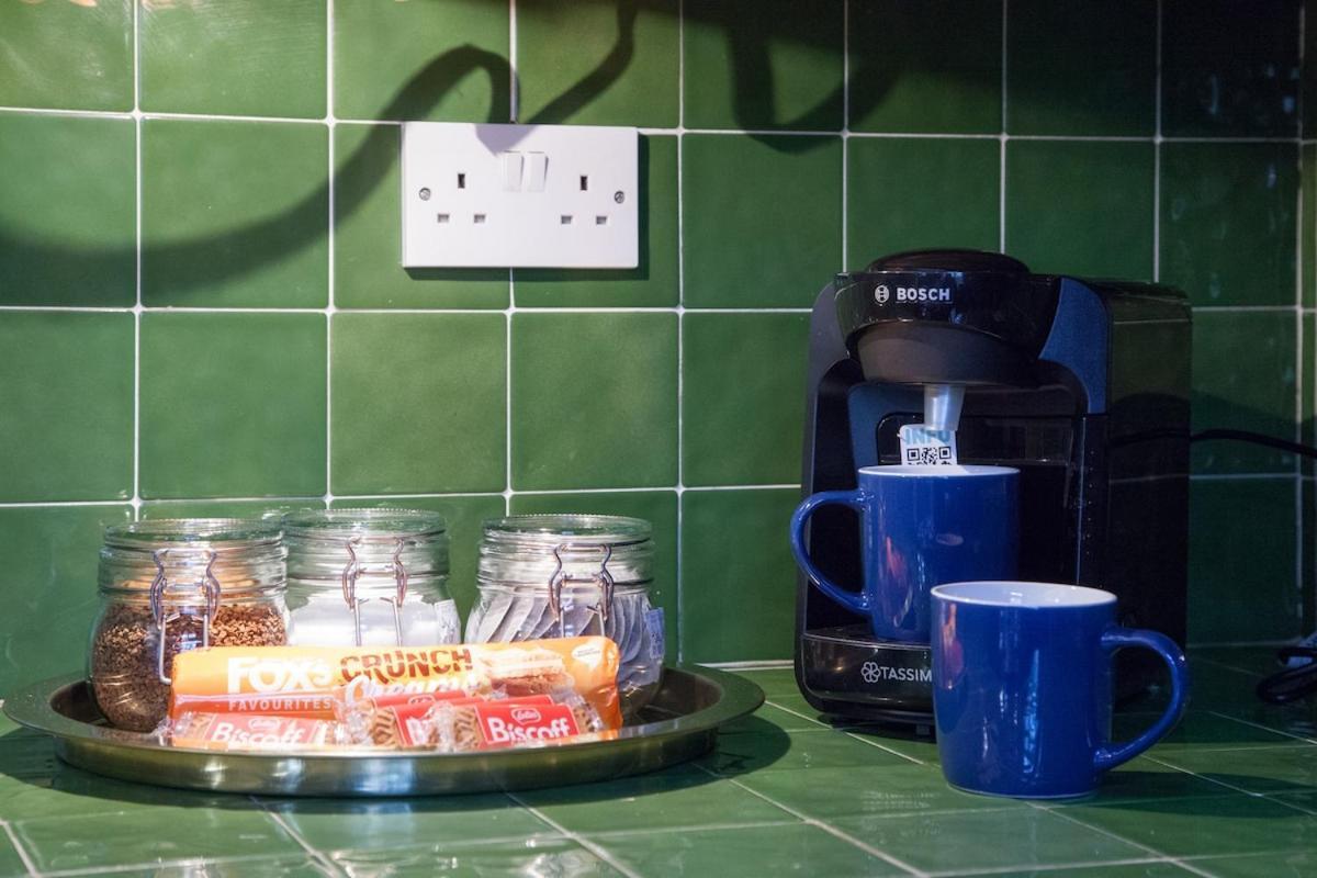 The Gold In A 6 Bedroom Victorian Shared House, Sleeps 4, Super King Bed, Double Bed Manchester