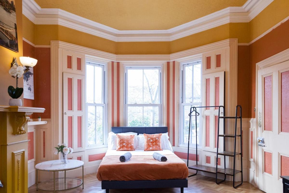 The Gold In A 6 Bedroom Victorian Shared House, Sleeps 4, Super King Bed, Double Bed Apartment *