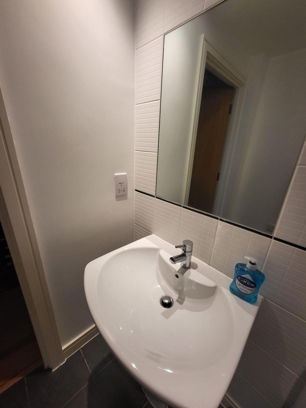 1 Bedroom Centre Apartment *