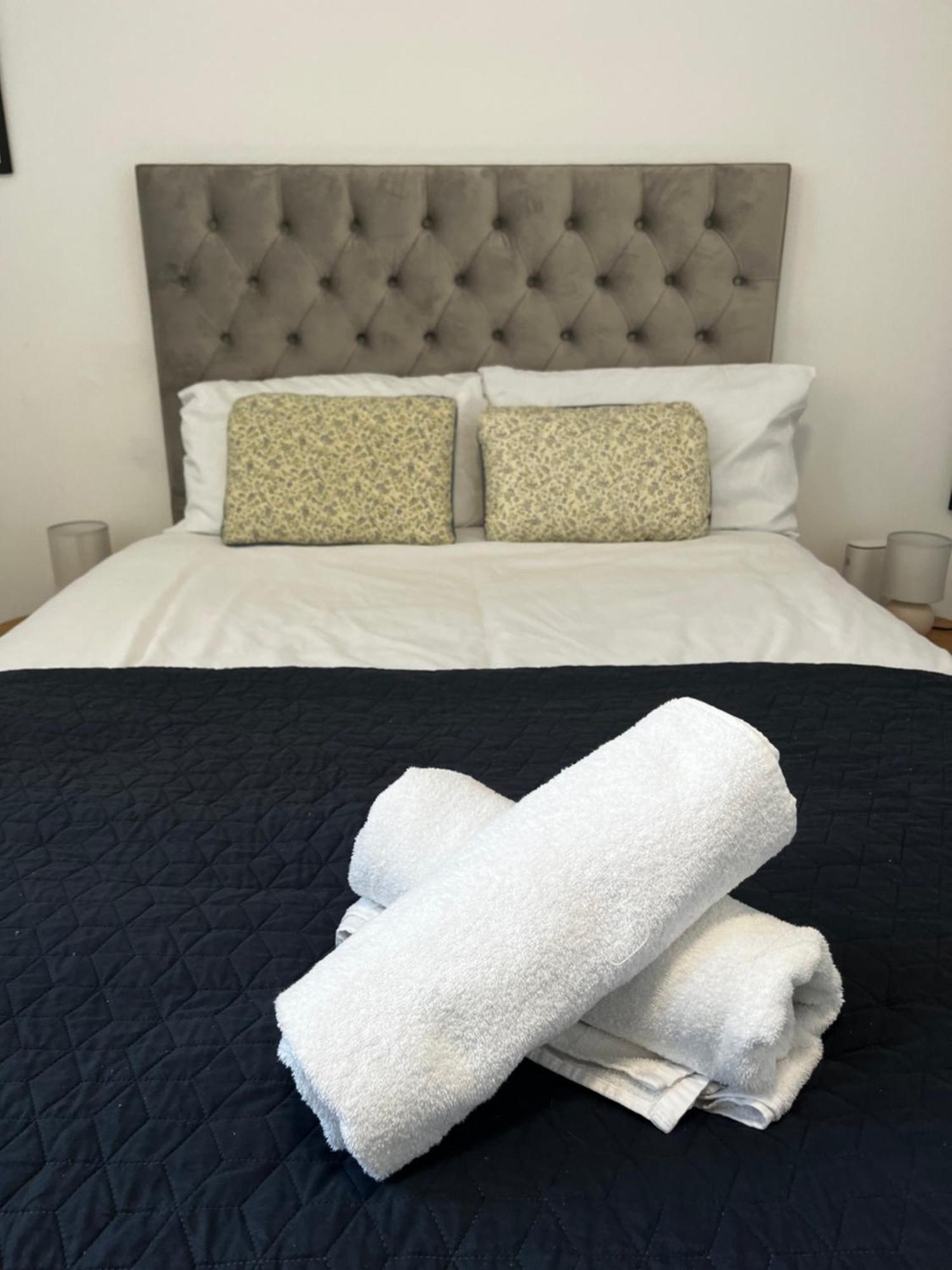 Apartment The Failsworth Collection - Stylish With Free Parking