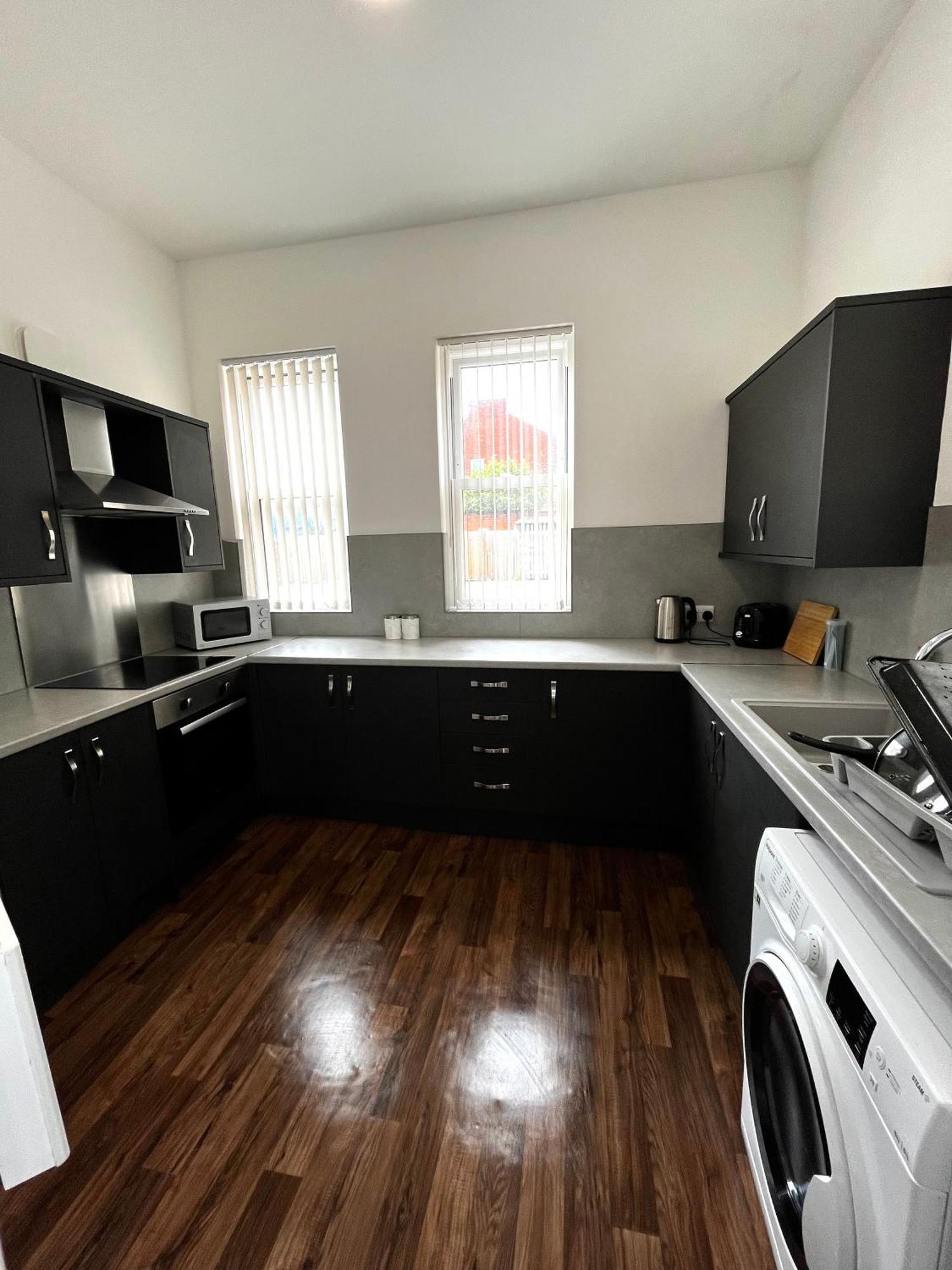 The Failsworth Collection - Stylish With Free Parking Apartment Manchester