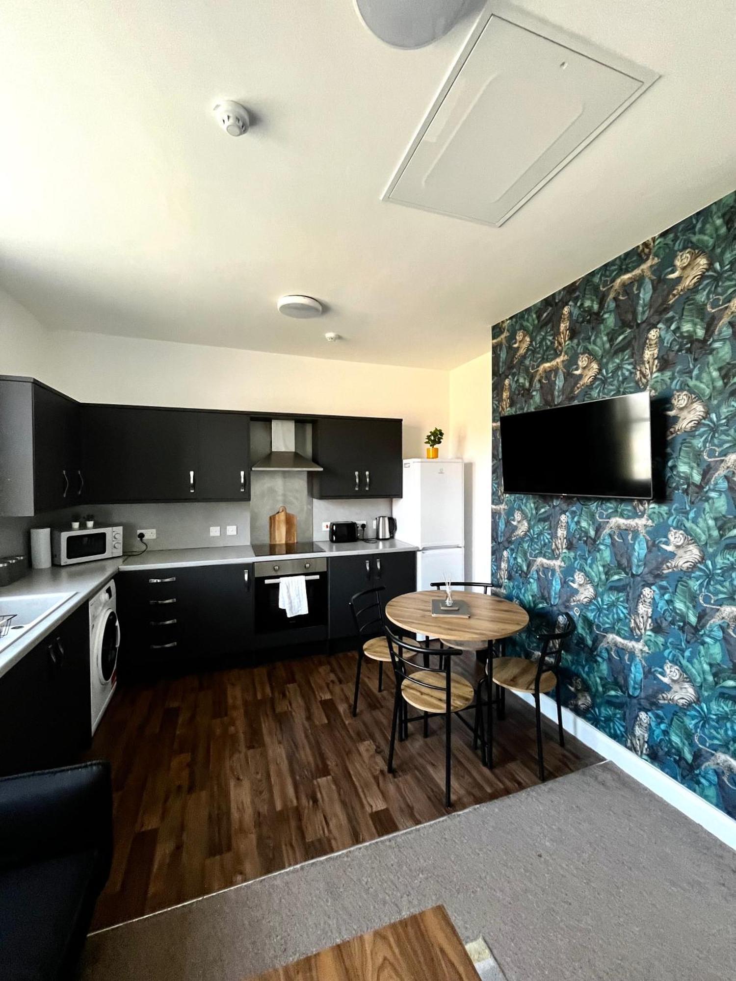 The Failsworth Collection - Stylish With Free Parking *