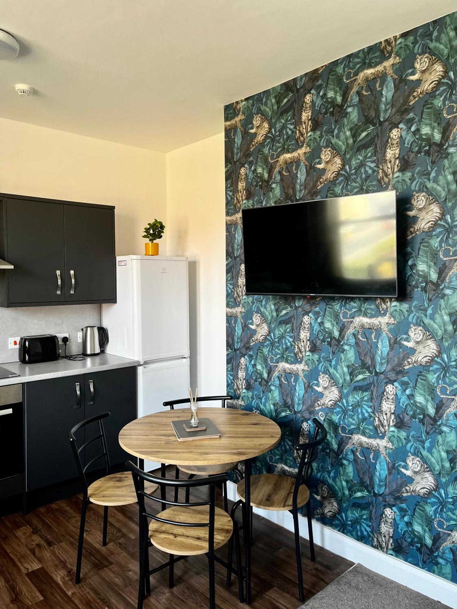 Apartment The Failsworth Collection - Stylish With Free Parking *