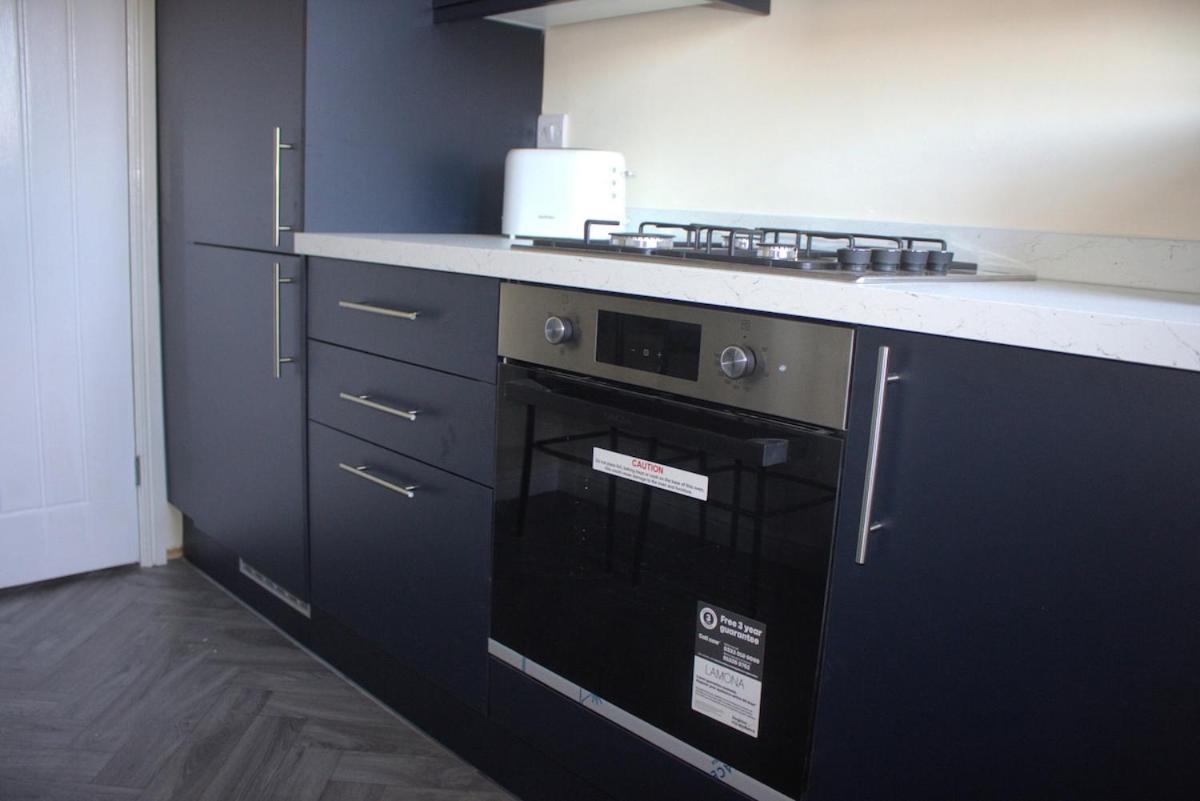 Hub - 2br With Free Parking, Near Airport & Attractions