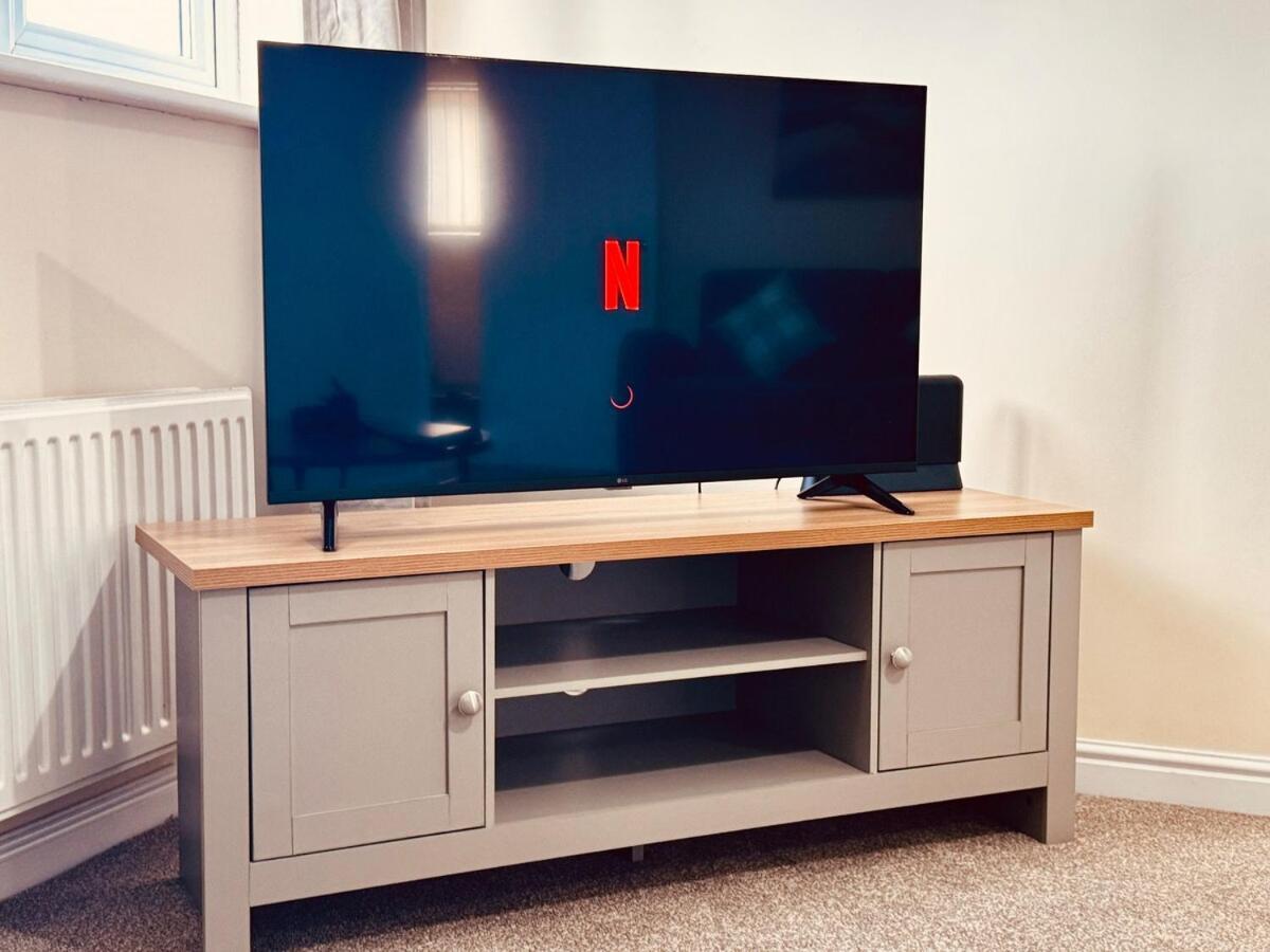 Hub - 2br With Free Parking, Near Airport & Attractions
