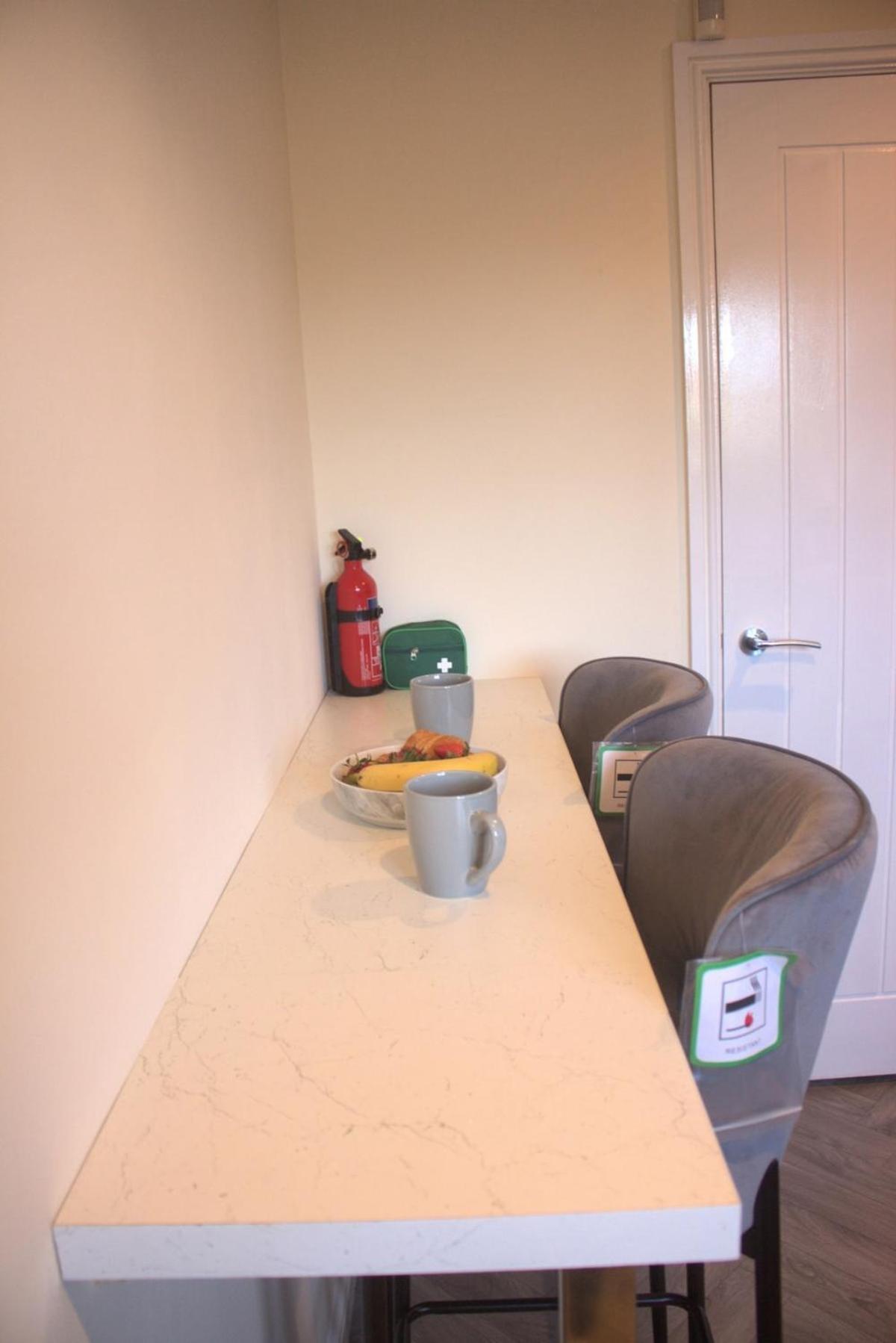 Hub - 2br With Free Parking, Near Airport & Attractions Holiday home Manchester