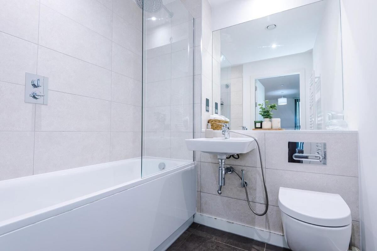 New Stylish Mcr Picadilly 2 Mins Away ! * Manchester