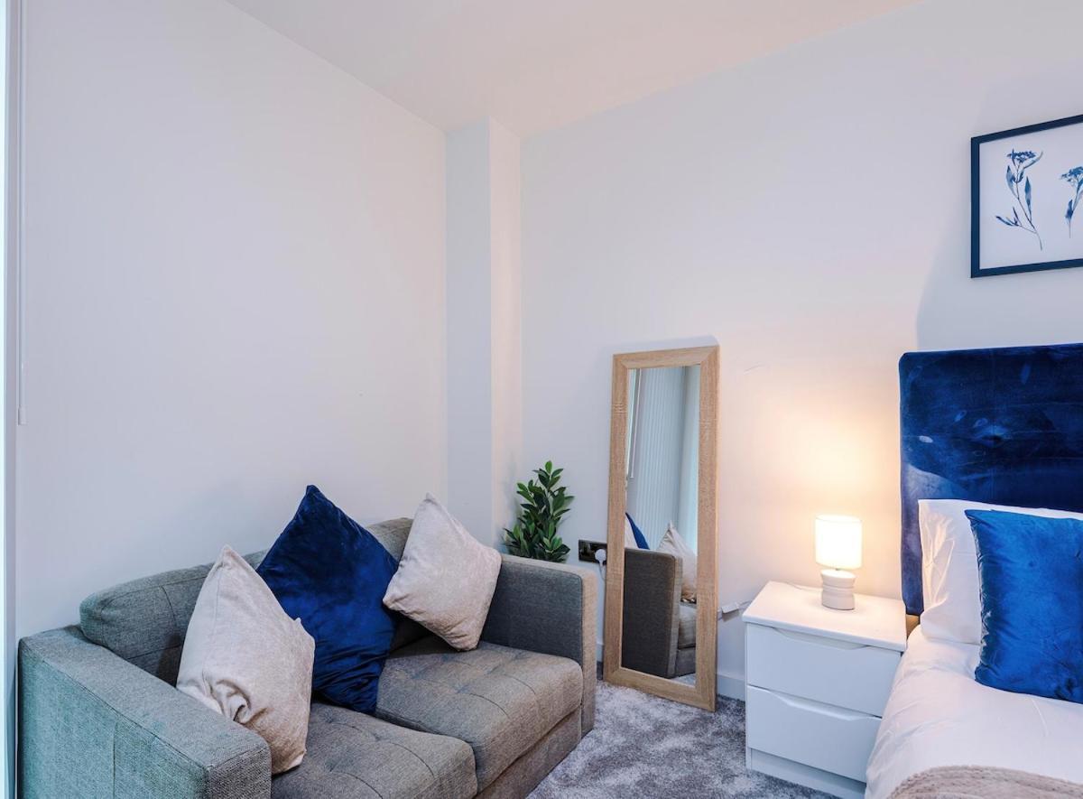 New Stylish Mcr Picadilly 2 Mins Away ! Manchester