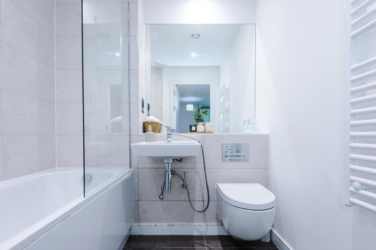 New Stylish Mcr Picadilly 2 Mins Away ! *