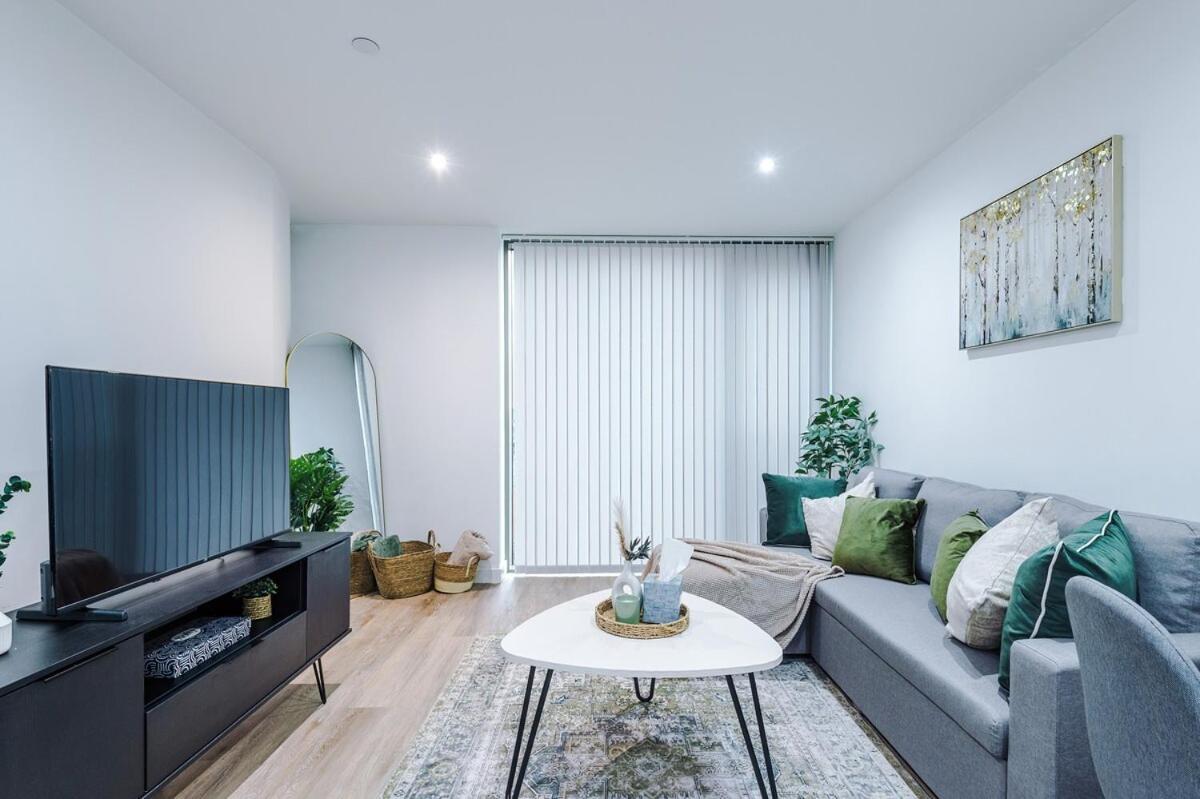 New Stylish Mcr Picadilly 2 Mins Away ! * Manchester