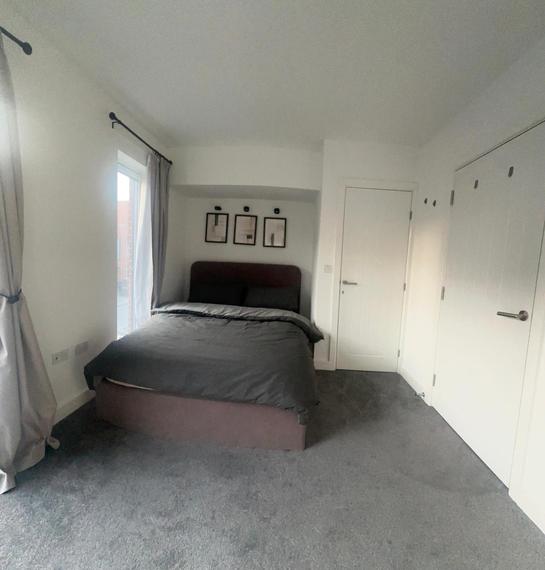 Homestay Cosy Salford, - 90secs To Bus Stop & Convenience Store *