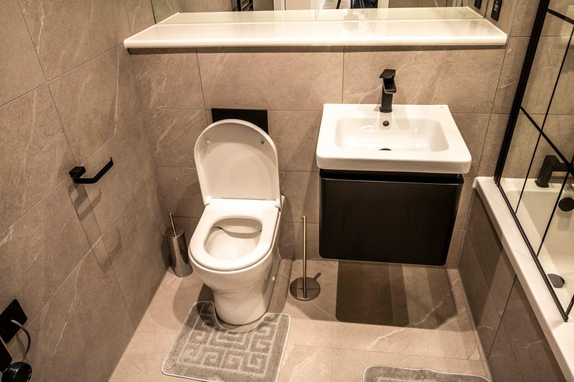 Fabulous 2 Bedroom In Apartment