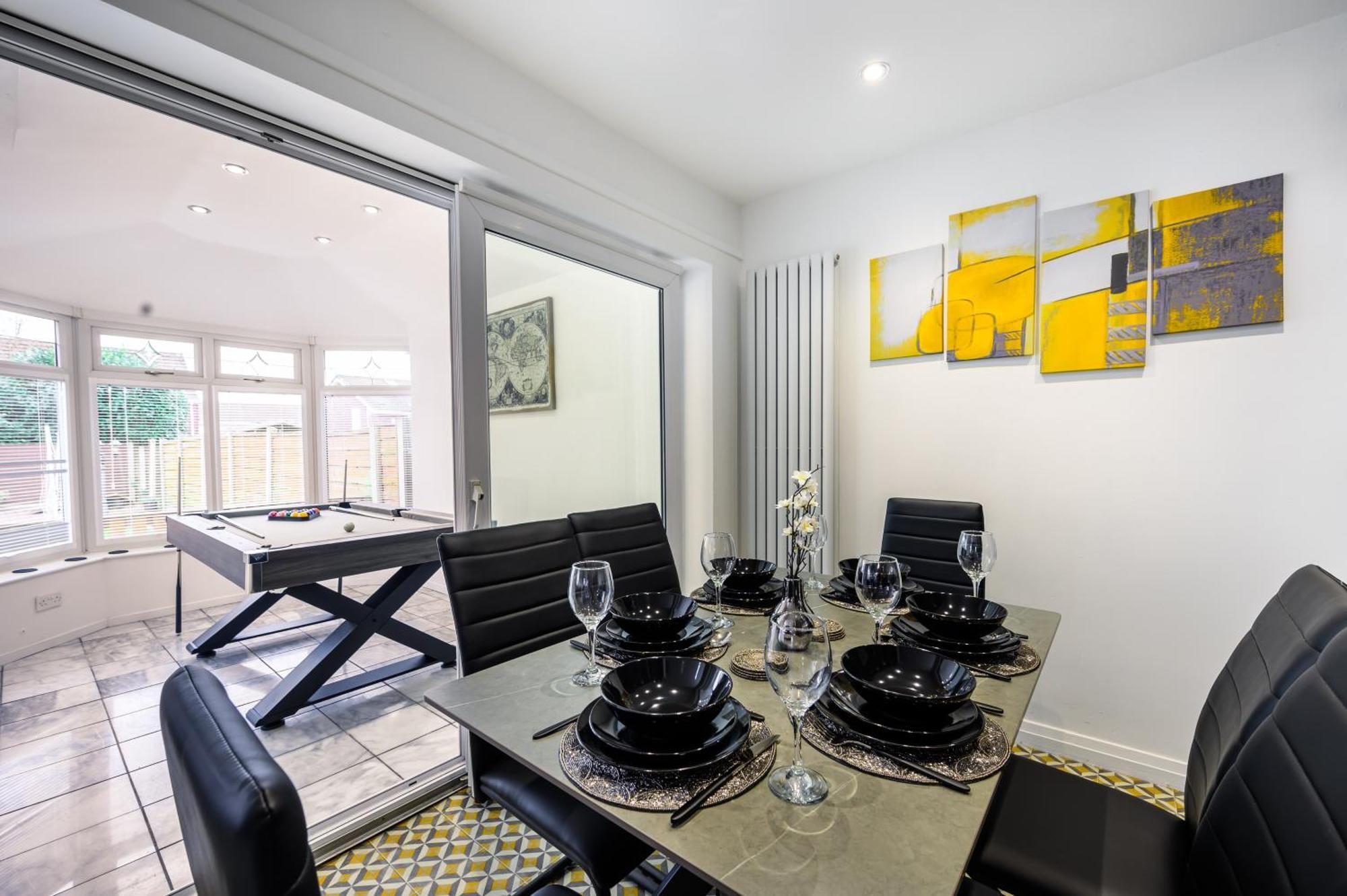 Holiday home Droylsden Eden - Next To Tram - Free Parking Near Coop- Live & Etihad Stadium