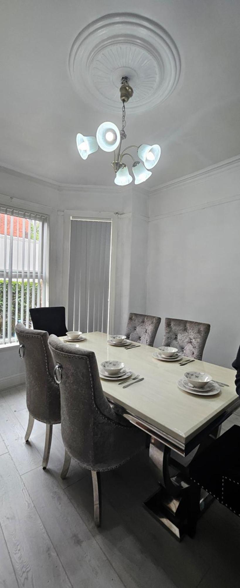 Modern Three Bed House Near Manchester City Centre Holiday home