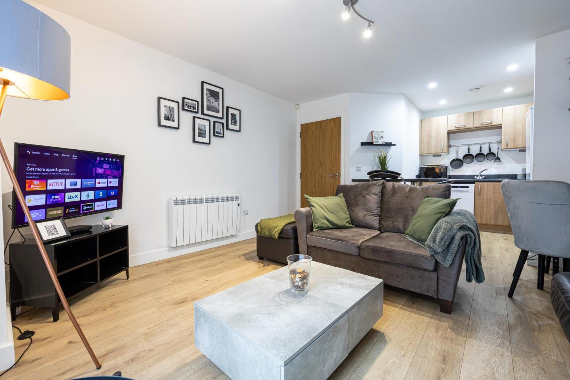 Stylish 2-bed In Centre Apartment