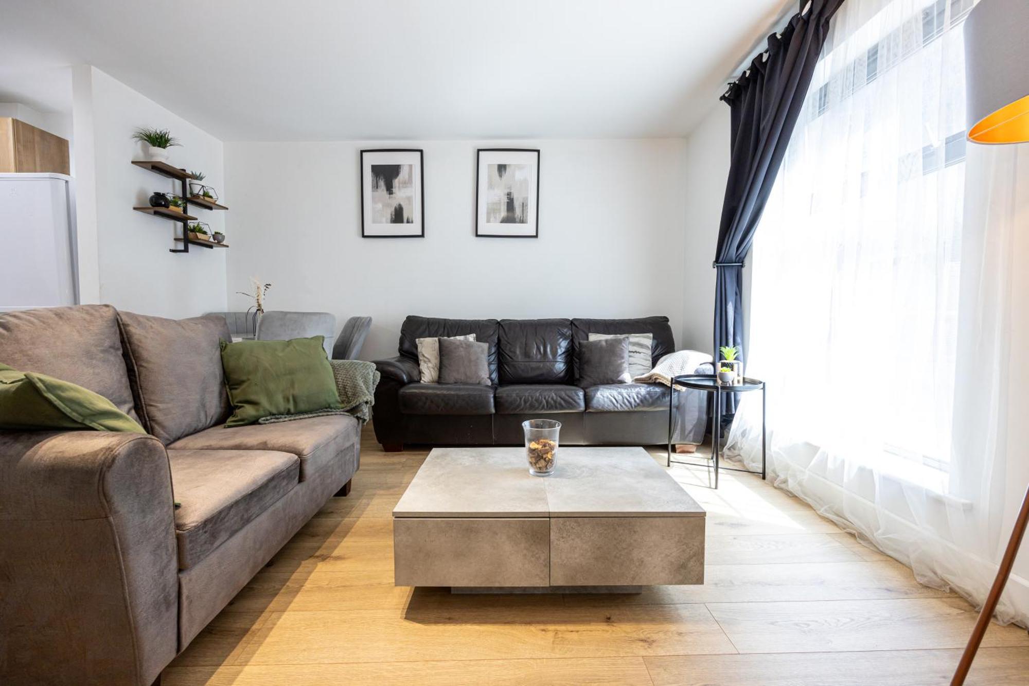 Stylish 2-bed In Centre *