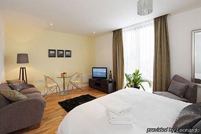 Cove Minshull Street Aparthotel 4*