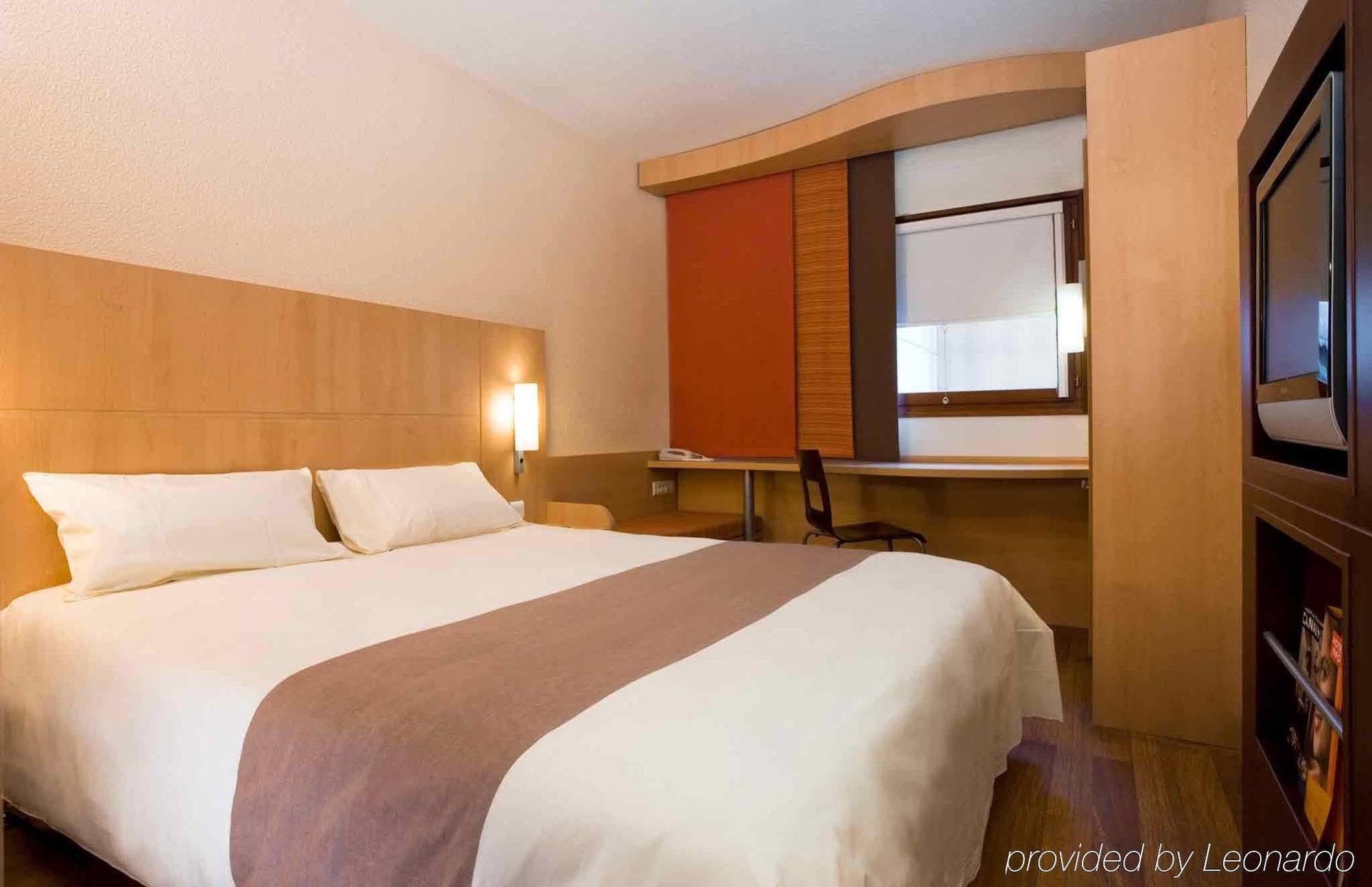 Ibis Centre Princess Street 3*