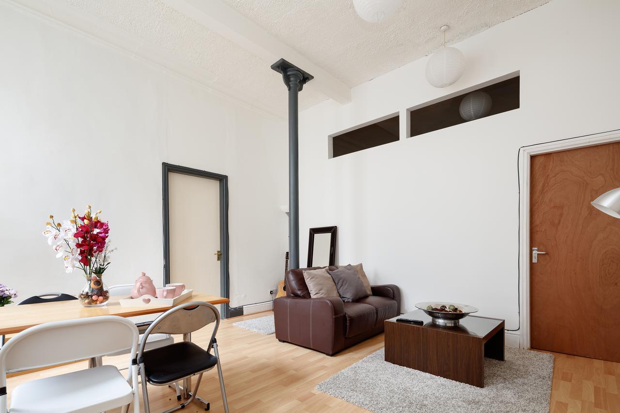 Piccadilly Garden Apartment *