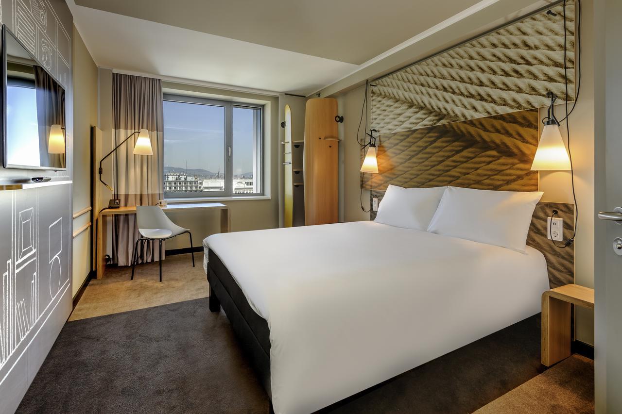 Ibis Centre Princess Street Hotel 3*