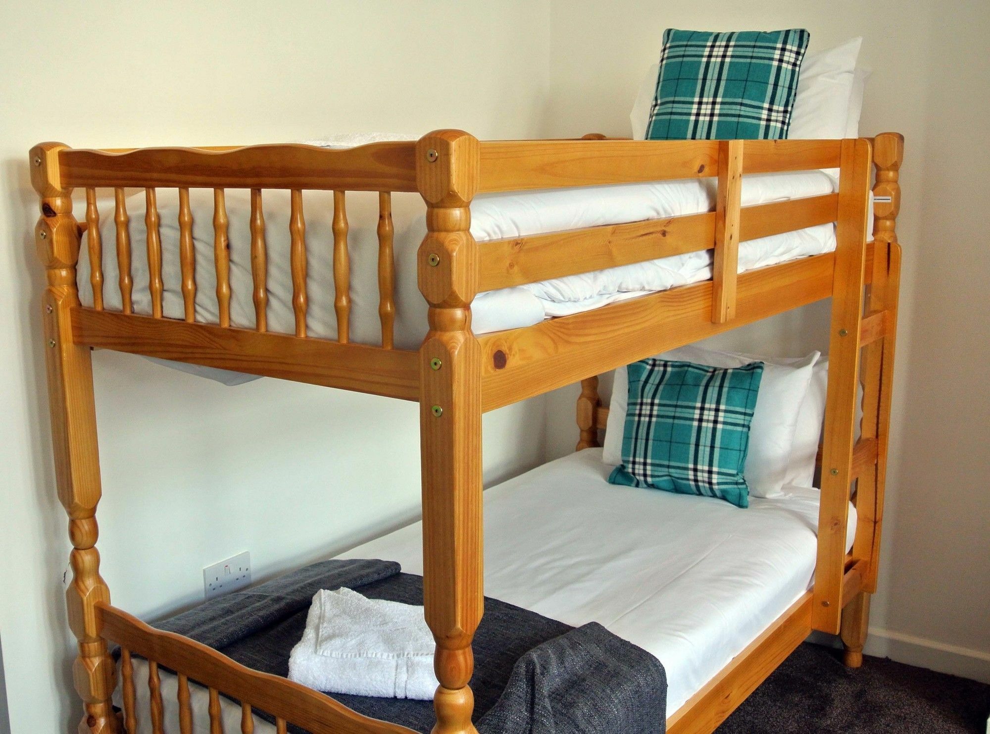 Approved Serviced Gorse Hill Apartment Manchester
