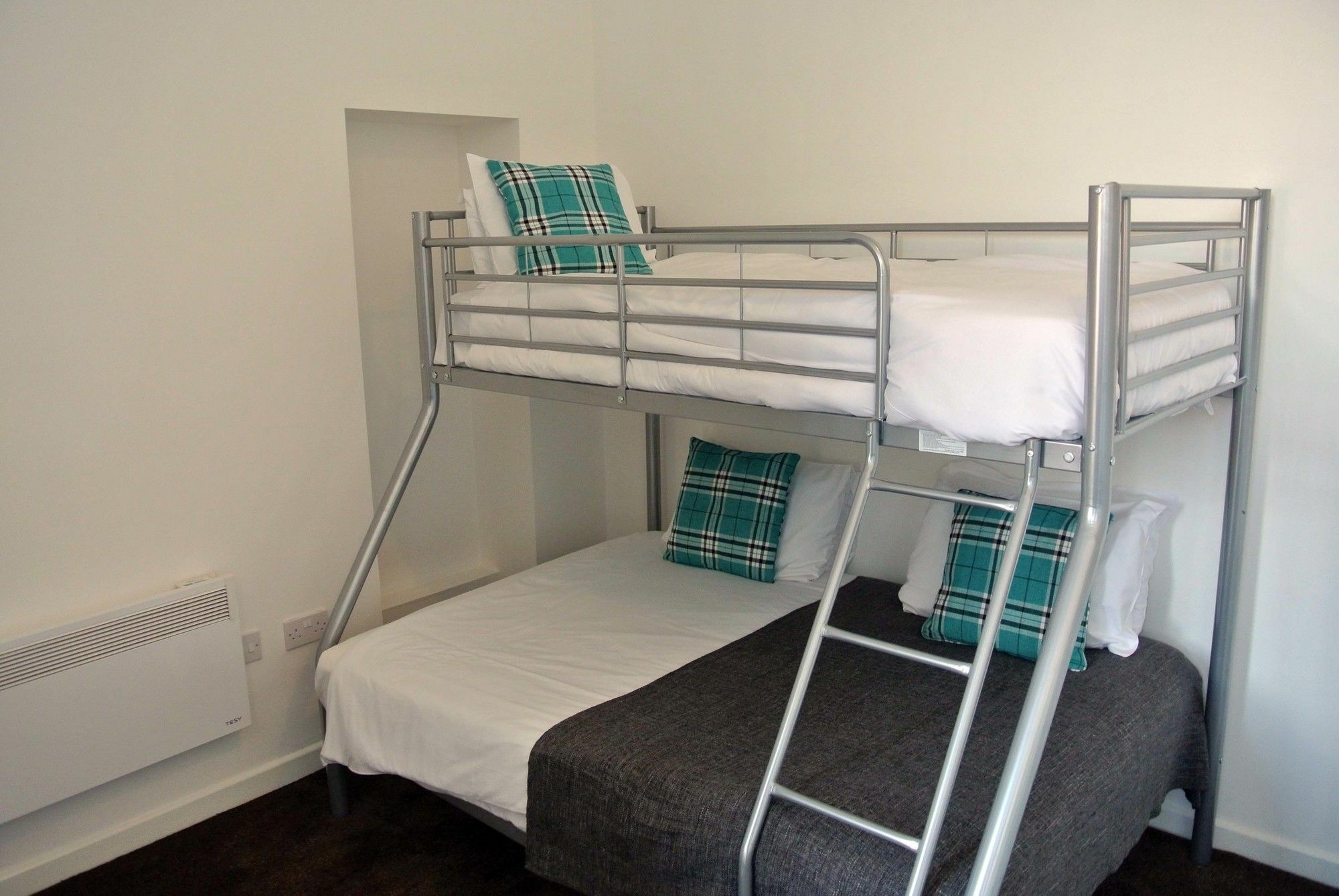 Approved Serviced Gorse Hill Apartment Manchester