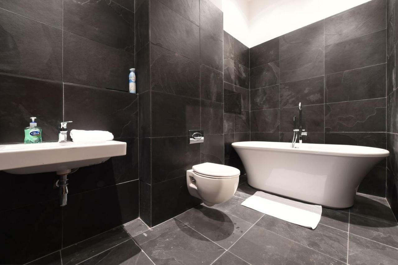 Slps 14 Hot Tub, Bar & Outdoor Terrace * Manchester