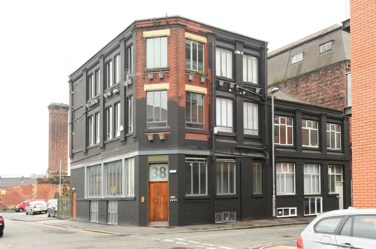 Slps 14 Hot Tub, Bar & Outdoor Terrace Manchester