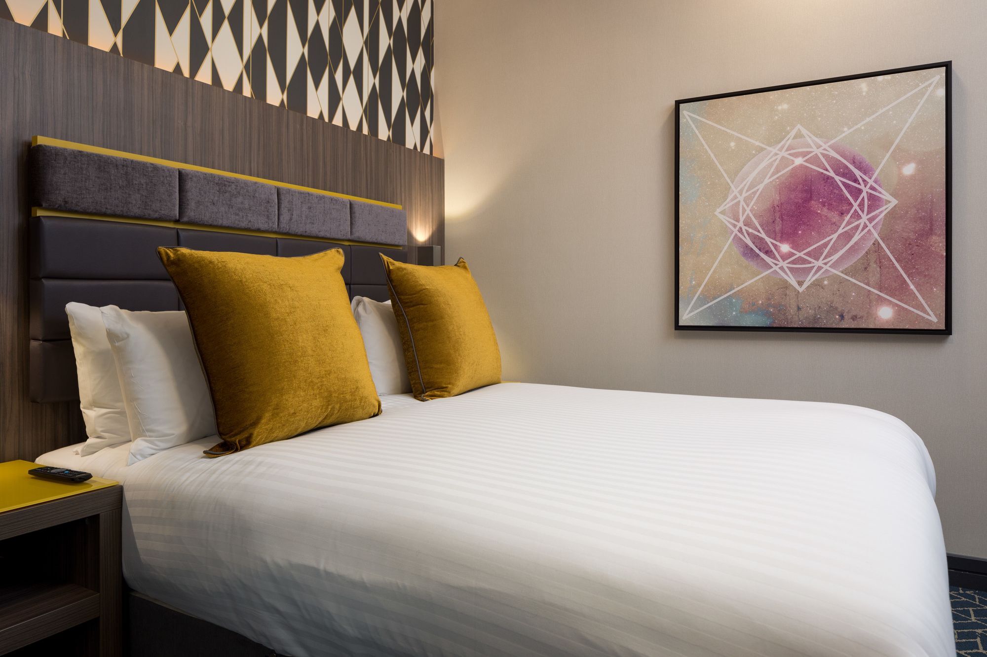 Roomzzz Victoria Aparthotel