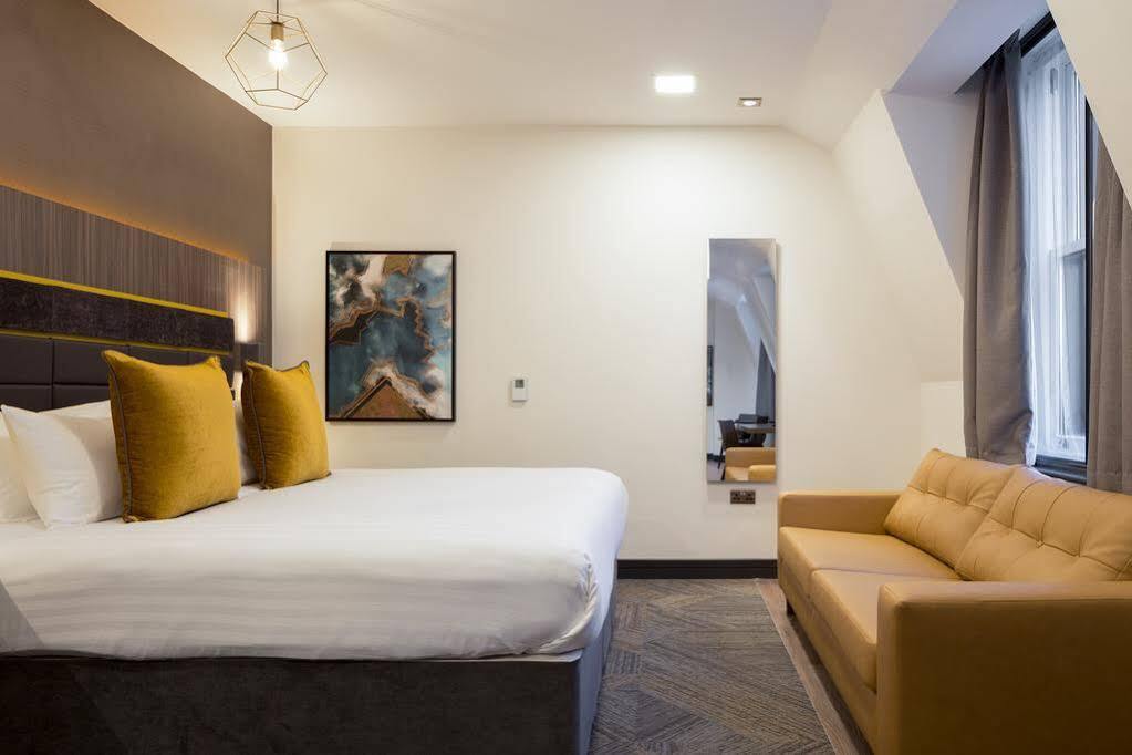 Aparthotel Roomzzz Victoria 4*