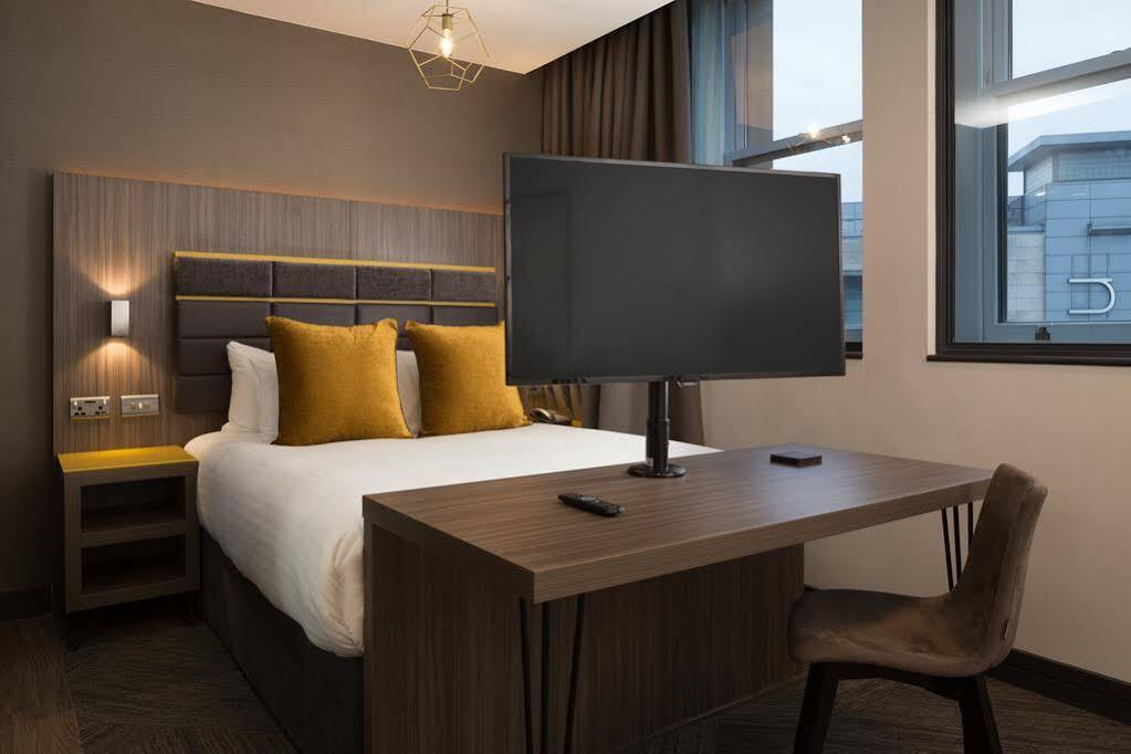 Roomzzz Victoria Aparthotel